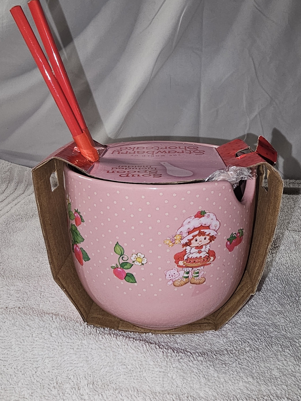 New Strawberry Shortcake Pink Ceramic Ramen Bowl with Chop Sticks & Spoon